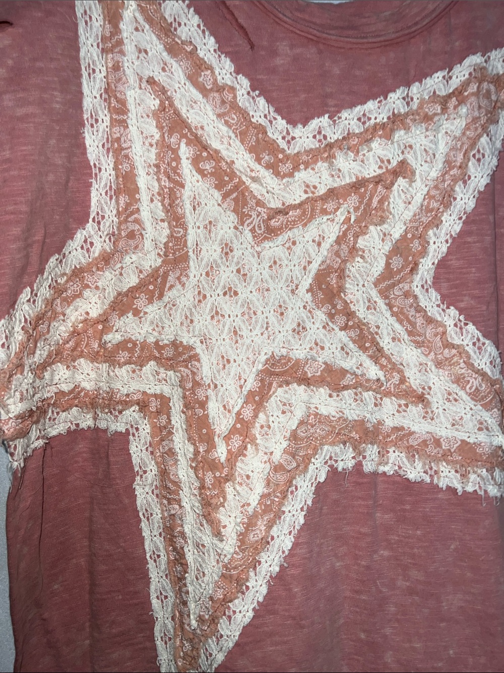 Oli & Hali Oversized Large Distressed Star Lace Graphic Tee - Mauve Pink PTP 25” - Picture 3 of 7